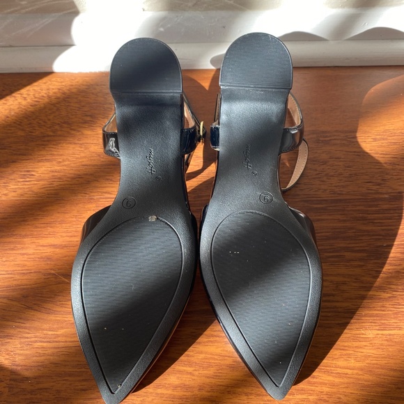 Shiny Black pointed Toe Low Heel - Picture 5 of 5